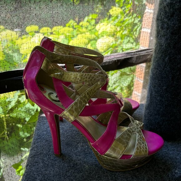 womens shoes - Picture 1 of 3